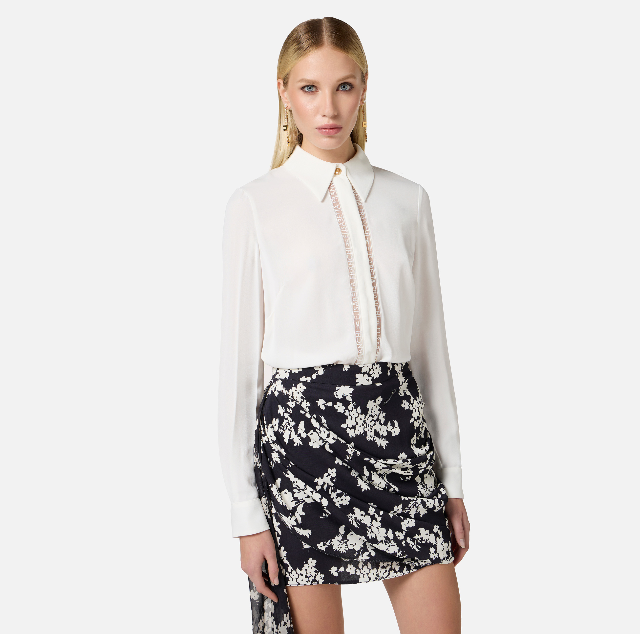 Tシャツ・カットソー ELISABETTA FRANCHI CAMICIA DETTAGLIO LOGO (CA05451E2 110) Camicia da donna di colore avorio - Elisabetta Franchi